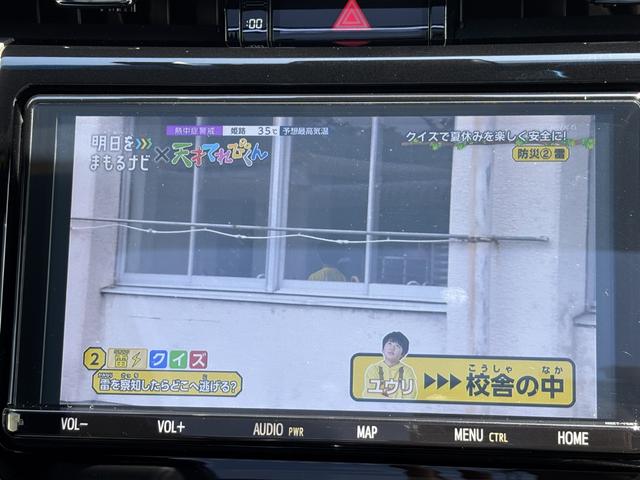 ハリアー プレミアム　モデリスタエアロ（フロント／サイド／リア）／大型サンルーフ／純正９インチナビ／ワンオーナー／パワーバックドア／フルセグＴＶ／バックカメラ／純正ドラレコ／パワーシート／スペアタイヤ／純正アルミ／（12枚目）