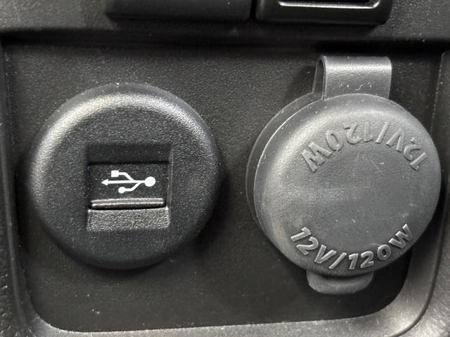 ワゴンＲカスタムＺ ハイブリッドＺＸ　全方位モニター付ディスプレイオーディオ／スズキコネクト対応通信機装着車／運転席シートヒーター／ヘッドアップディスプレイ／アダプティブクルーズコントロール／ステアリングスイッチ／コーナーセンサー／（26枚目）