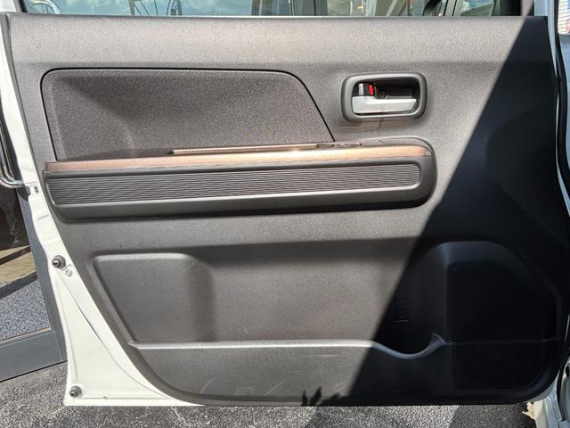 ワゴンＲカスタムＺ ハイブリッドＺＸ　全方位モニター付ディスプレイオーディオ／スズキコネクト対応通信機装着車／運転席シートヒーター／ヘッドアップディスプレイ／アダプティブクルーズコントロール／ステアリングスイッチ／コーナーセンサー／（39枚目）