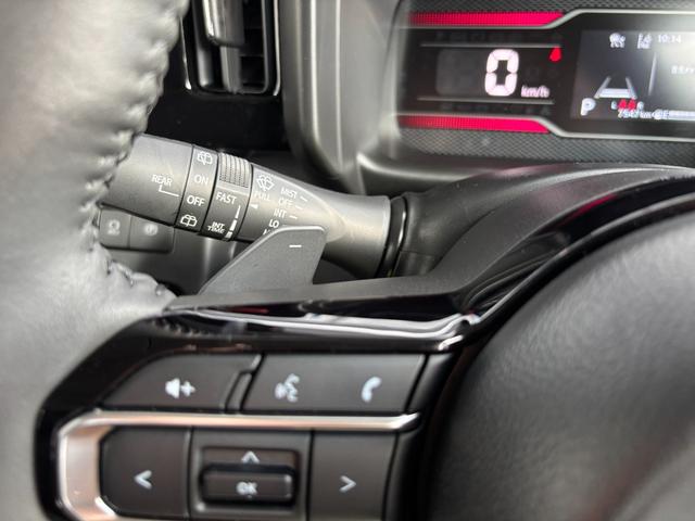 スペーシアカスタム ハイブリッドＸＳターボ　全方位付メモリーナビゲーション／純正９型ナビ／スズキコネクト対応通信機装着車／両側パワースライドドア／ステアリングヒーター／シートヒーター／ＡｐｐｌｅＣａｒＰｌａｙ／ヘッドアップディスプレイ／（31枚目）