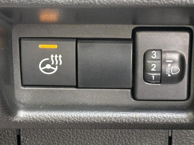 スペーシアカスタム ハイブリッドＸＳターボ　全方位付メモリーナビゲーション／純正９型ナビ／スズキコネクト対応通信機装着車／両側パワースライドドア／ステアリングヒーター／シートヒーター／ＡｐｐｌｅＣａｒＰｌａｙ／ヘッドアップディスプレイ／（34枚目）