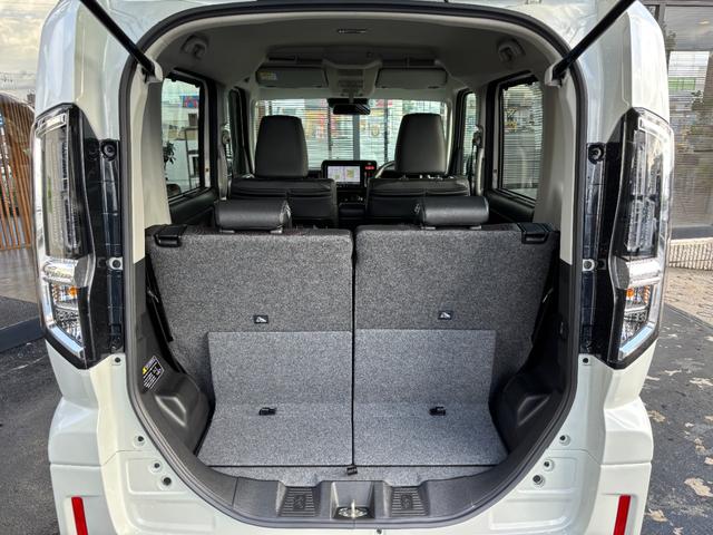 スペーシアカスタム ハイブリッドＸＳターボ　全方位付メモリーナビゲーション／純正９型ナビ／スズキコネクト対応通信機装着車／両側パワースライドドア／ステアリングヒーター／シートヒーター／ＡｐｐｌｅＣａｒＰｌａｙ／ヘッドアップディスプレイ／（55枚目）