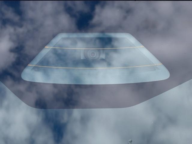 スペーシアカスタム ハイブリッドＸＳターボ　全方位付メモリーナビゲーション／純正９型ナビ／スズキコネクト対応通信機装着車／両側パワースライドドア／ステアリングヒーター／シートヒーター／ＡｐｐｌｅＣａｒＰｌａｙ／ヘッドアップディスプレイ／（11枚目）