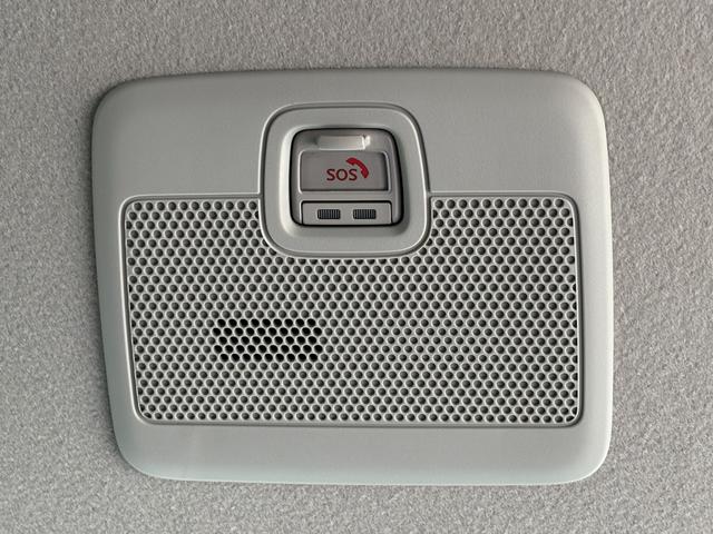 スペーシアカスタム ハイブリッドＸＳターボ　全方位付メモリーナビゲーション／純正９型ナビ／スズキコネクト対応通信機装着車／両側パワースライドドア／ステアリングヒーター／シートヒーター／ＡｐｐｌｅＣａｒＰｌａｙ／ヘッドアップディスプレイ／（12枚目）