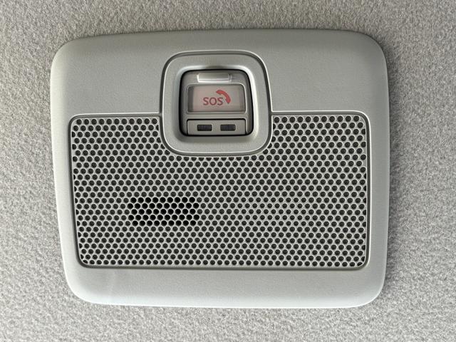 スペーシアカスタム ハイブリッドＸＳターボ　全方位付メモリーナビゲーション／純正９型ナビ／スズキコネクト対応通信機装着車／両側パワースライドドア／ステアリングヒーター／シートヒーター／ＡｐｐｌｅＣａｒＰｌａｙ／ヘッドアップディスプレイ／（12枚目）