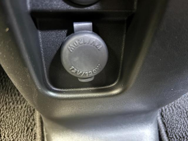 スペーシアカスタム ハイブリッドＸＳターボ　全方位付メモリーナビゲーション／純正９型ナビ／スズキコネクト対応通信機装着車／両側パワースライドドア／ステアリングヒーター／シートヒーター／ＡｐｐｌｅＣａｒＰｌａｙ／ヘッドアップディスプレイ／（40枚目）