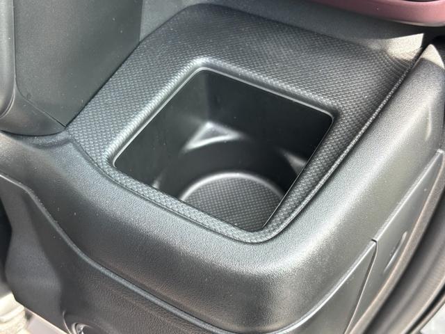 スペーシアカスタム ハイブリッドＸＳターボ　全方位付メモリーナビゲーション／純正９型ナビ／スズキコネクト対応通信機装着車／両側パワースライドドア／ステアリングヒーター／シートヒーター／ＡｐｐｌｅＣａｒＰｌａｙ／ヘッドアップディスプレイ／（42枚目）