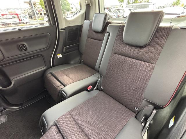 スペーシアカスタム ハイブリッドＸＳターボ　全方位付メモリーナビゲーション／純正９型ナビ／スズキコネクト対応通信機装着車／両側パワースライドドア／ステアリングヒーター／シートヒーター／ＡｐｐｌｅＣａｒＰｌａｙ／ヘッドアップディスプレイ／（52枚目）