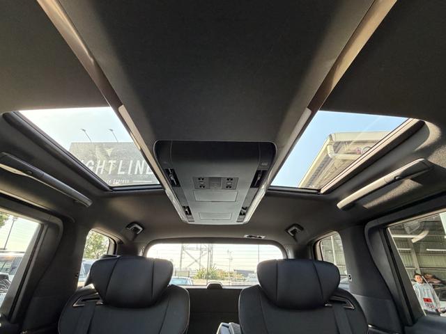 アルファードハイブリッド Ｚ　左右独立ムーンルーフ／１４型ディスプレイオーディオ／ナビ／フルセグＴＶ／パノラミックビューモニター／　両側電動スライドドア／デジタルインナーミラー／パワーバックドア／置き型充電／１９インチアルミ（12枚目）