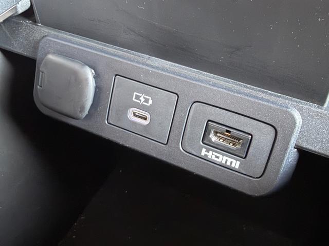 アルファードハイブリッド Ｚ　左右独立ムーンルーフ／１４型ディスプレイオーディオ／ナビ／フルセグＴＶ／パノラミックビューモニター／　両側電動スライドドア／デジタルインナーミラー／パワーバックドア／置き型充電／１９インチアルミ（39枚目）