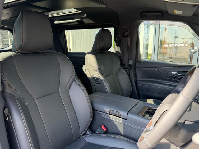 アルファードハイブリッド Ｚ　左右独立ムーンルーフ／１４型ディスプレイオーディオ／ナビ／フルセグＴＶ／パノラミックビューモニター／　両側電動スライドドア／デジタルインナーミラー／パワーバックドア／置き型充電／１９インチアルミ（42枚目）