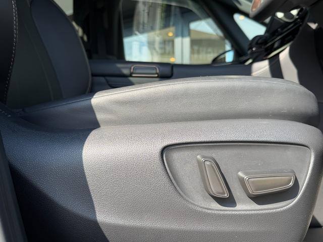 アルファードハイブリッド Ｚ　左右独立ムーンルーフ／１４型ディスプレイオーディオ／ナビ／フルセグＴＶ／パノラミックビューモニター／　両側電動スライドドア／デジタルインナーミラー／パワーバックドア／置き型充電／１９インチアルミ（43枚目）