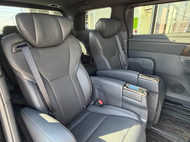 アルファードハイブリッド Ｚ　左右独立ムーンルーフ／１４型ディスプレイオーディオ／ナビ／フルセグＴＶ／パノラミックビューモニター／　両側電動スライドドア／デジタルインナーミラー／パワーバックドア／置き型充電／１９インチアルミ（50枚目）