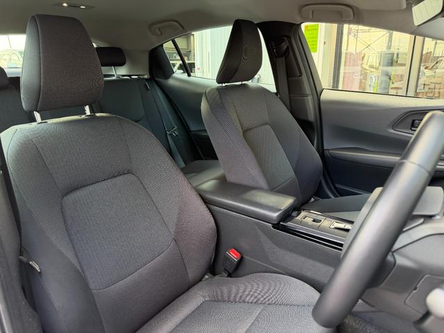 プリウス Ｘ　純正８インチディスプレイオーディオ／ナビ／フルセグＴＶ／バックカメラ／衝突軽減装置／レーダークルーズ／クリアランスソナー／レーンキープ／ＢＳＭ／ＬＥＤヘッドライト／ＥＴＣ２．０／ＡＣ１００Ｖ／（64枚目）