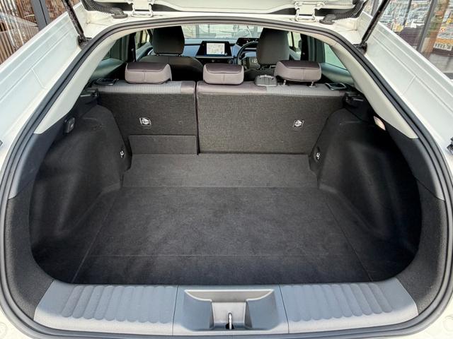 プリウス Ｘ　純正８インチディスプレイオーディオ／ナビ／フルセグＴＶ／バックカメラ／衝突軽減装置／レーダークルーズ／クリアランスソナー／レーンキープ／ＢＳＭ／ＬＥＤヘッドライト／ＥＴＣ２．０／ＡＣ１００Ｖ／（69枚目）