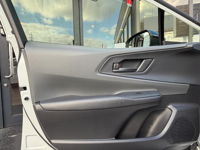 プリウス Ｘ　純正８インチディスプレイオーディオ／ナビ／フルセグＴＶ／バックカメラ／衝突軽減装置／レーダークルーズ／クリアランスソナー／レーンキープ／ＢＳＭ／ＬＥＤヘッドライト／ＥＴＣ２．０／ＡＣ１００Ｖ／（70枚目）