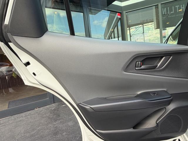 プリウス Ｘ　純正８インチディスプレイオーディオ／ナビ／フルセグＴＶ／バックカメラ／衝突軽減装置／レーダークルーズ／クリアランスソナー／レーンキープ／ＢＳＭ／ＬＥＤヘッドライト／ＥＴＣ２．０／ＡＣ１００Ｖ／（72枚目）