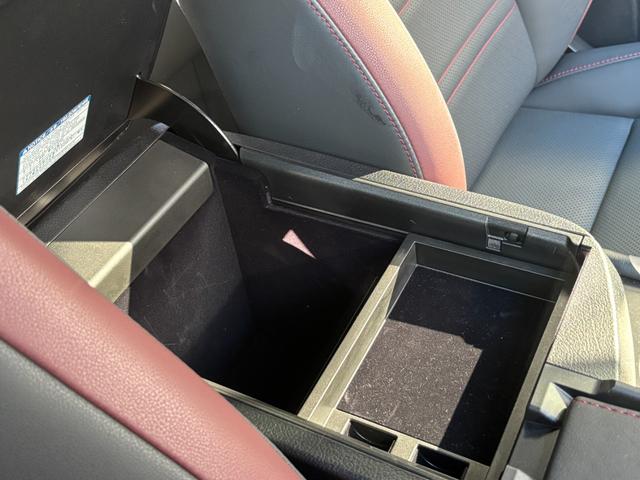 ＮＸ ＮＸ３００ｈ　スパイス＆シック　ワンオーナー／ユーザー買取車両／メーカーナビ／地デジＴＶ／バック＆サイドカメラ／エアシート＆シートヒーター／メモリー付パワーシート／パワーバックドア／ＥＴＣ２．０／３眼ヘッドライト／ＢＳＭ／（41枚目）