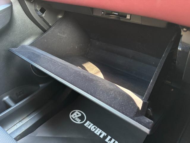 ＮＸ ＮＸ３００ｈ　スパイス＆シック　ワンオーナー／ユーザー買取車両／メーカーナビ／地デジＴＶ／バック＆サイドカメラ／エアシート＆シートヒーター／メモリー付パワーシート／パワーバックドア／ＥＴＣ２．０／３眼ヘッドライト／ＢＳＭ／（42枚目）