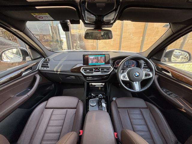 Ｘ３ ｘＤｒｉｖｅ　２０ｄ　Ｍスポーツ　サンルーフ／サウンドパッケージ／ハーマンカードンサラウンドサウンドシステム／ステアリングヒーター／オプション２０インチアルミ／メーカーナビ／ＴＶ／３６０度カメラ／ワイヤレス充電／ブラウンレザー／（42枚目）