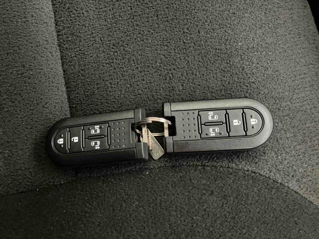 ムーヴキャンバス Ｇブラックアクセントリミテッド　ＳＡＩＩＩ　スマートアシスト付き　ナビゲーションシステム付き　バックカメラ　サイドカメラ　フロントカメラ　ドライブレコーダー付き　シートヒーター　ステアリングスイッチ　オートライト・ハイビーム　キーフリーシステム（32枚目）