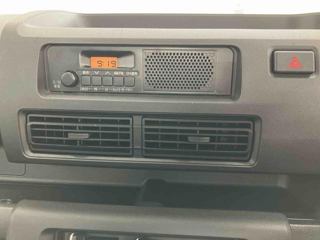 ダイハツのお店では、ダイハツを知り尽くしたプロフェッショナルが、専用の診断機器を使って各システムを点検。