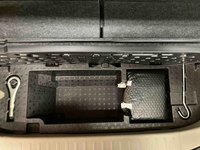 ムーヴ Ｘ　ナビゲーションシステム付き　フルタイム４ＷＤ　オートライト　キーフリーシステム　フォグランプ　オートエアコン　アルミホイール　アイドリングストップ　プッシュボタンスタート（19枚目）