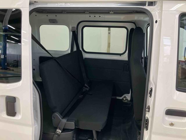 ハイゼットカーゴ ＤＸ　スマートアシスト付き　パートタイム４ＷＤ　ラジオ付き　衝突回避支援ブレーキ　誤発進抑制制御機能　オートライト・ハイビーム　パワーウィンドウ　両側スライドドア（18枚目）