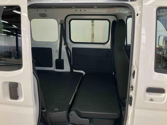 ハイゼットカーゴ ＤＸ　スマートアシスト付き　パートタイム４ＷＤ　ラジオ付き　衝突回避支援ブレーキ　誤発進抑制制御機能　オートライト・ハイビーム　パワーウィンドウ　両側スライドドア（19枚目）