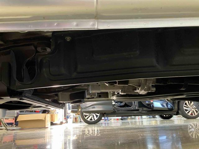 サンバーバン トランスポータースマートアシスト　ラジオ付き　両側スライドドア　キーレスエントリー　パートタイム４ＷＤ　スペアタイヤ付き　後席フルフラットシート　オートハイビーム　衝突回避支援ブレーキ　アイドリングストップ（24枚目）