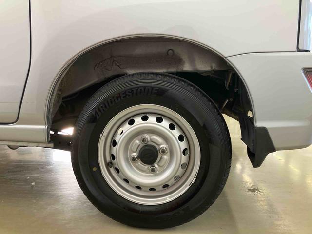 サンバーバン トランスポータースマートアシスト　ラジオ付き　両側スライドドア　キーレスエントリー　パートタイム４ＷＤ　スペアタイヤ付き　後席フルフラットシート　オートハイビーム　衝突回避支援ブレーキ　アイドリングストップ（26枚目）