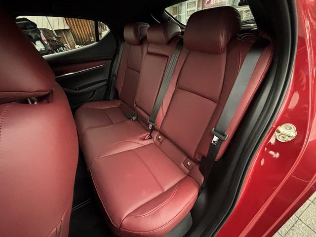 MAZDA3ファストバック 20S ツーリング ユーザー買取 バーガンディレザーパッケージ 全周囲モニター バックカメラ HUD BSM ワイヤレス充電 LEDヘッドライト シートヒーター パドルシフト レーダークルーズ ETC スペアスマートキー(14枚目)