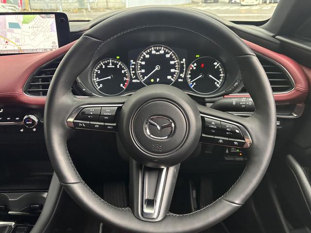 MAZDA3ファストバック 20S ツーリング ユーザー買取 バーガンディレザーパッケージ 全周囲モニター バックカメラ HUD BSM ワイヤレス充電 LEDヘッドライト シートヒーター パドルシフト レーダークルーズ ETC スペアスマートキー(18枚目)