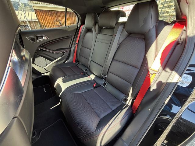 ＧＬＡクラス ＧＬＡ４５　ＡＭＧ　４マチック　エディション１　ユーザー買取　ＡＭＧパフォーマンスシート　レーダーセーフティパッケージ　純正ブラックリアスポイラー　メーカーナビ　ＬＥＤヘッドライト　シートヒーター　パドルシフト　ＥＴＣ　スペアスマートキー（16枚目）