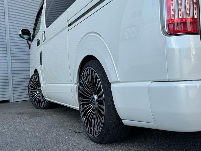 ハイエースバン スーパーGL☆ライトカスタム☆Fリップ☆悪顔ボンネット☆ヘッドライトインナーキャンディペイント☆ローダウン☆20インチアルミ☆フルLEDテール☆ベットキット☆ナビフルセグTV☆ETC☆バックカメラ(19枚目)