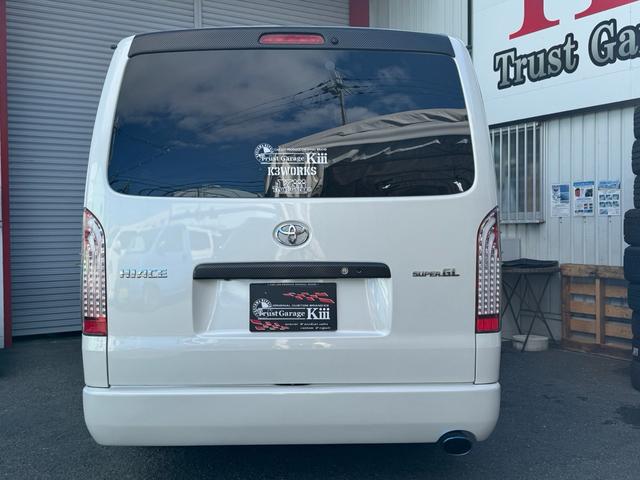ハイエースバン スーパーGL☆ライトカスタム☆Fリップ☆悪顔ボンネット☆ヘッドライトインナーキャンディペイント☆ローダウン☆20インチアルミ☆フルLEDテール☆ベットキット☆ナビフルセグTV☆ETC☆バックカメラ(20枚目)