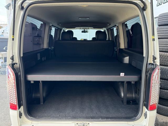 ハイエースバン スーパーGL☆ライトカスタム☆Fリップ☆悪顔ボンネット☆ヘッドライトインナーキャンディペイント☆ローダウン☆20インチアルミ☆フルLEDテール☆ベットキット☆ナビフルセグTV☆ETC☆バックカメラ(35枚目)