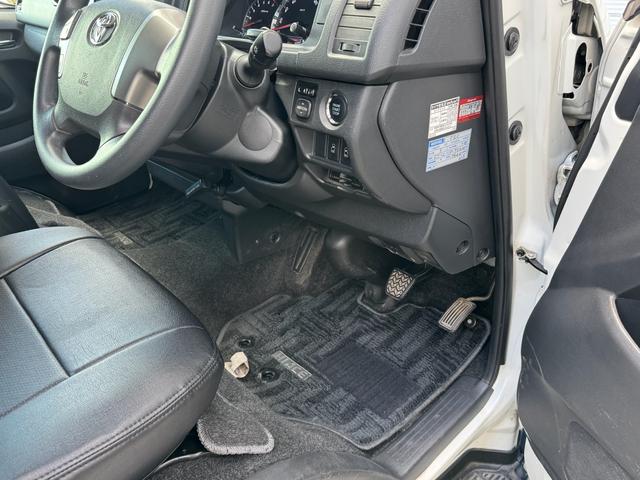 ハイエースバン スーパーGL☆ライトカスタム☆Fリップ☆悪顔ボンネット☆ヘッドライトインナーキャンディペイント☆ローダウン☆20インチアルミ☆フルLEDテール☆ベットキット☆ナビフルセグTV☆ETC☆バックカメラ(42枚目)