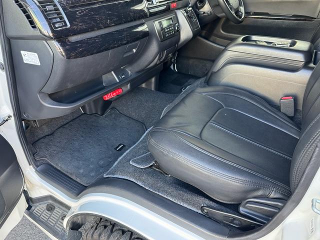 ハイエースバン スーパーGL ダークプライムII TRDフロントバンパーガード☆サイドステップ☆リアスポイラー☆マッドフラップ☆K3オリジナル16インチアルミ☆悪顔ボンネット☆ワイパーガード☆ナビTV・FDモニター☆360°カメラ☆ETC☆両側PS(49枚目)