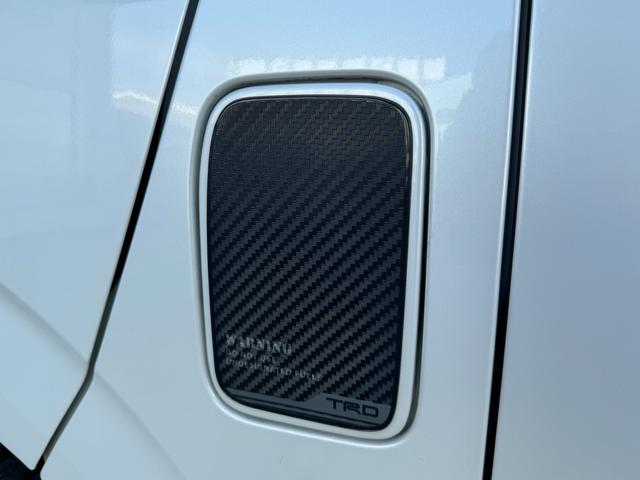 ハイエースバン スーパーGL ダークプライムII TRDフロントバンパーガード☆サイドステップ☆リアスポイラー☆マッドフラップ☆K3オリジナル16インチアルミ☆悪顔ボンネット☆ワイパーガード☆ナビTV・FDモニター☆360°カメラ☆ETC☆両側PS(52枚目)