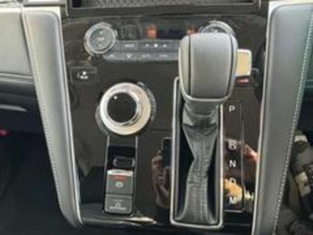 デリカＤ：５ シャモニー　ステップレス　ｅ－ａｓｓｉｓｔ　シャモニー専用シート　専用アルミホイール　専用フロントグリル　専用デカール　フォグランプベゼル　専用ドアミラーカバー（13枚目）