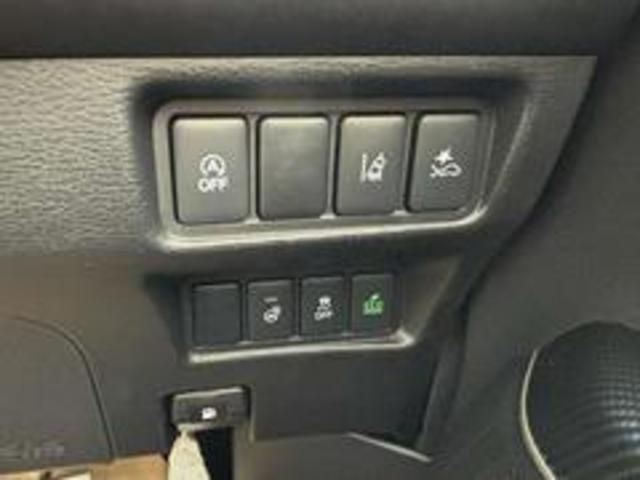 デリカＤ：５ シャモニー　ステップレス　ｅ－ａｓｓｉｓｔ　シャモニー専用シート　専用アルミホイール　専用フロントグリル　専用デカール　フォグランプベゼル　専用ドアミラーカバー（16枚目）