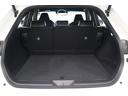 ハリアーの魅力のひとつ、シートを倒さなくても充分広く、使いやすいラゲージスペースです。
