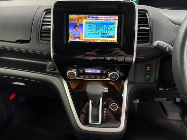 セレナ ハイウェイスターＶ　社外メモリーナビゲーション　後席モニター　前後ドライブレコーダー　アラウンドビューモニター　両側電動ハンズフリースライドドア　純正アルミホイール　８人乗り（18枚目）