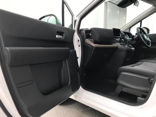 フリード ｅ：ＨＥＶエアー　ＥＸ　登録済未使用車　マルチビュー　シートヒーター　アダプティブクルーズ　後席サーキュレーター　衝突軽減ブレーキ　両側電動スライドドア　６人乗り　純正アルミホイール　ホンダセンシング　ブラインドスポット（58枚目）