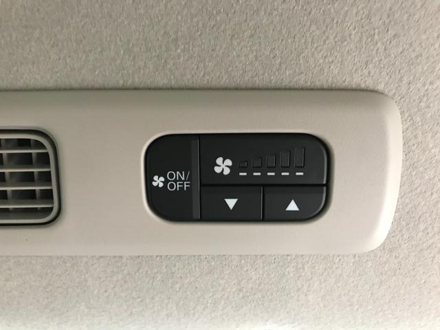 フリード ｅ：ＨＥＶエアー　ＥＸ　登録済未使用車　マルチビュー　シートヒーター　アダプティブクルーズ　後席サーキュレーター　衝突軽減ブレーキ　両側電動スライドドア　６人乗り　純正アルミホイール　ホンダセンシング　ブラインドスポット（68枚目）