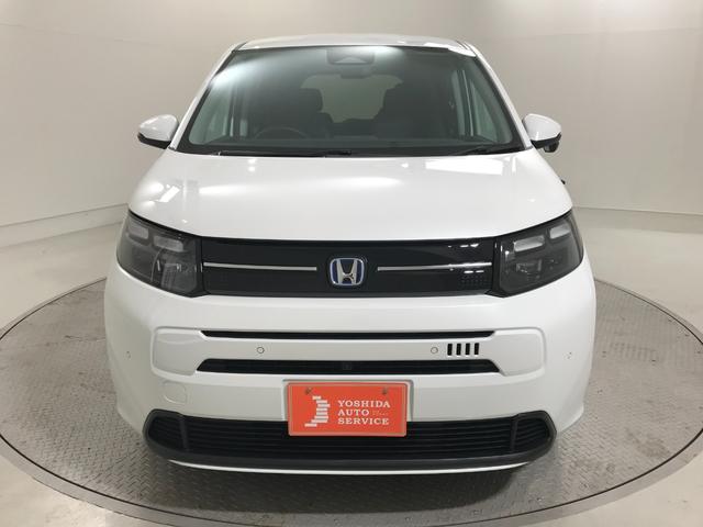 フリード ｅ：ＨＥＶエアー　ＥＸ　登録済未使用車　マルチビュー　シートヒーター　アダプティブクルーズ　後席サーキュレーター　衝突軽減ブレーキ　両側電動スライドドア　６人乗り　純正アルミホイール　ホンダセンシング　ブラインドスポット（7枚目）