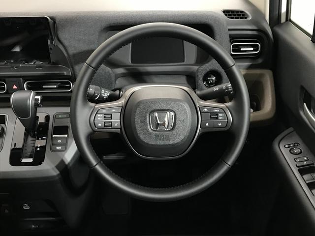 フリード ｅ：ＨＥＶエアー　ＥＸ　登録済未使用車　マルチビュー　シートヒーター　アダプティブクルーズ　後席サーキュレーター　衝突軽減ブレーキ　両側電動スライドドア　６人乗り　純正アルミホイール　ホンダセンシング　ブラインドスポット（17枚目）