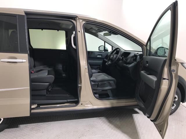 フリード e:HEVクロスター 登録済未使用車 マルチビュー シートヒーター アダプティブクルーズ 後席サーキュレーター 衝突軽減ブレーキ 両側電動スライドドア 6人乗り 純正アルミ ホンダセンシング ブラインドスポット(10枚目)