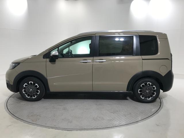 フリード e:HEVクロスター 登録済未使用車 マルチビュー シートヒーター アダプティブクルーズ 後席サーキュレーター 衝突軽減ブレーキ 両側電動スライドドア 6人乗り 純正アルミ ホンダセンシング ブラインドスポット(12枚目)